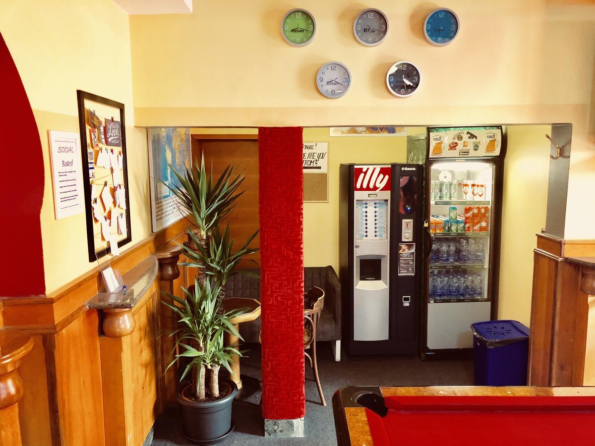 Aladin Hostel Ljubljana Buitenkant foto