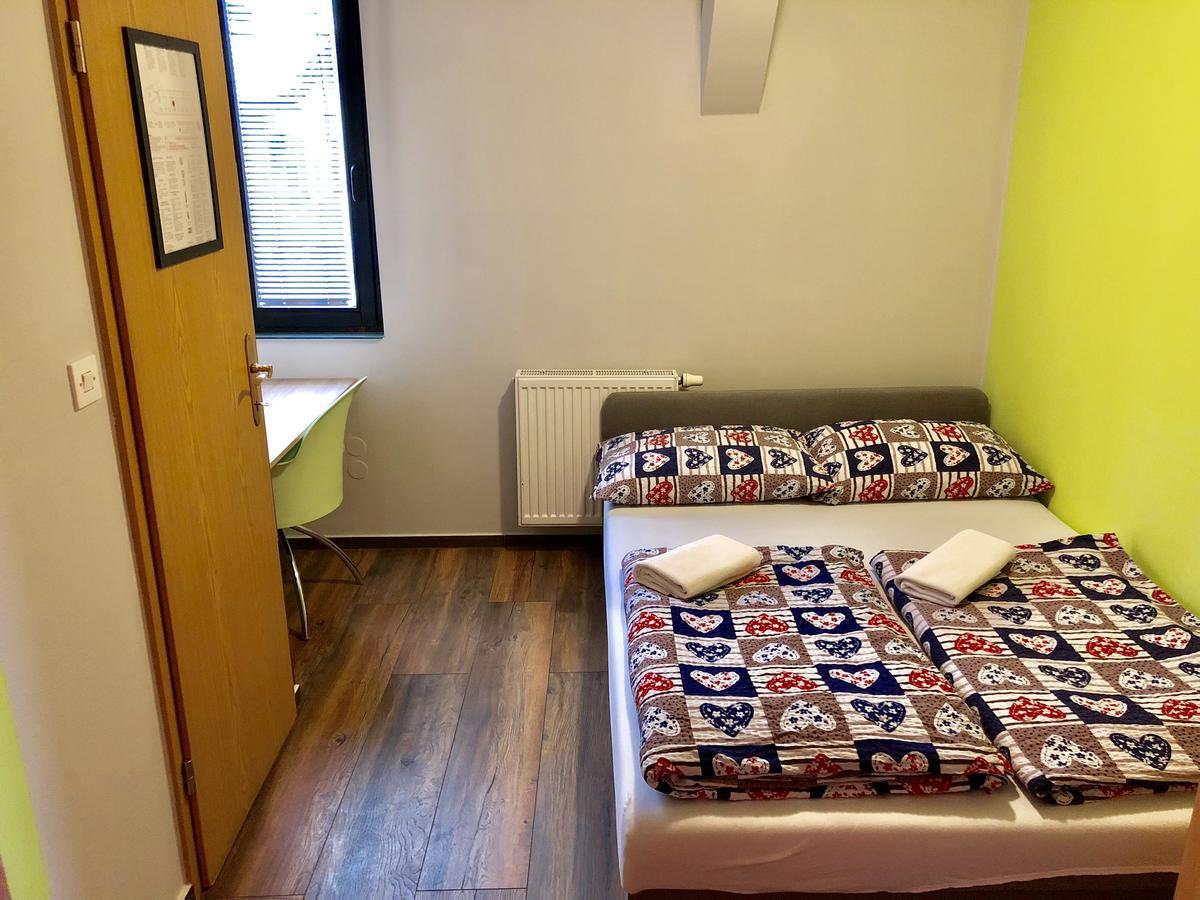 Aladin Hostel Ljubljana Buitenkant foto