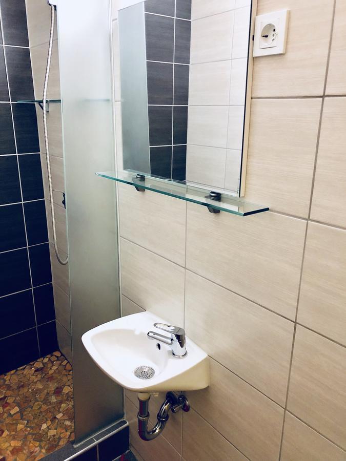 Aladin Hostel Ljubljana Buitenkant foto