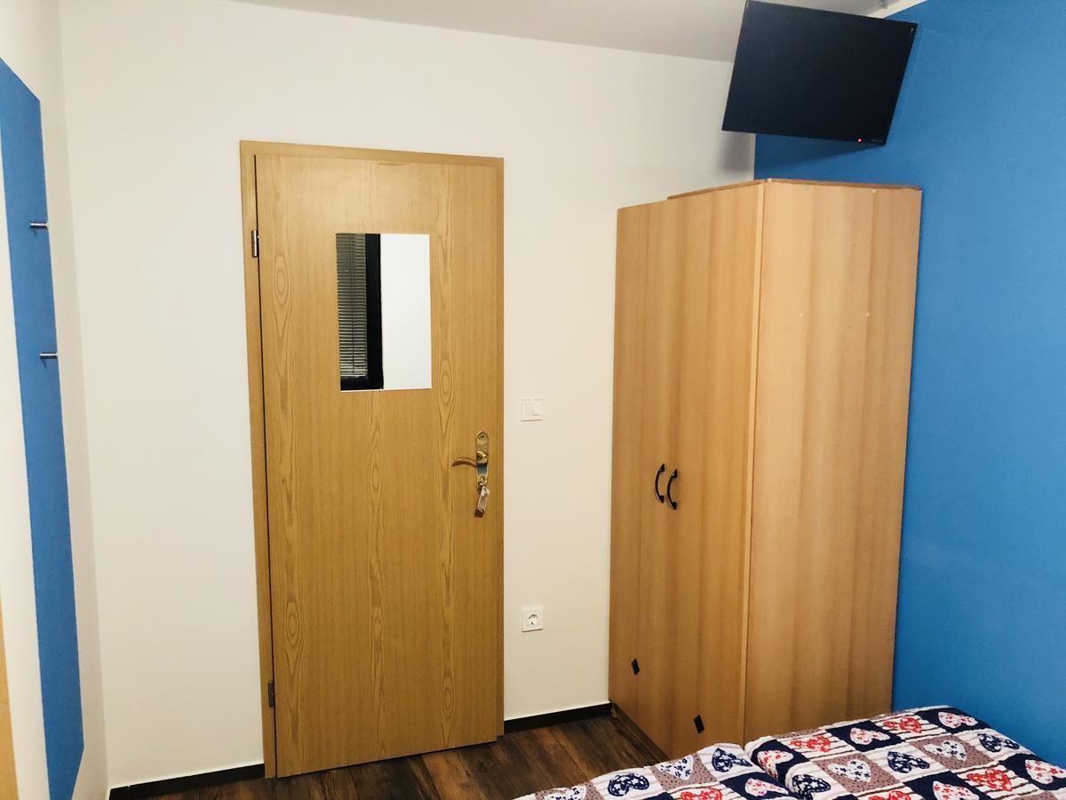 Aladin Hostel Ljubljana Buitenkant foto