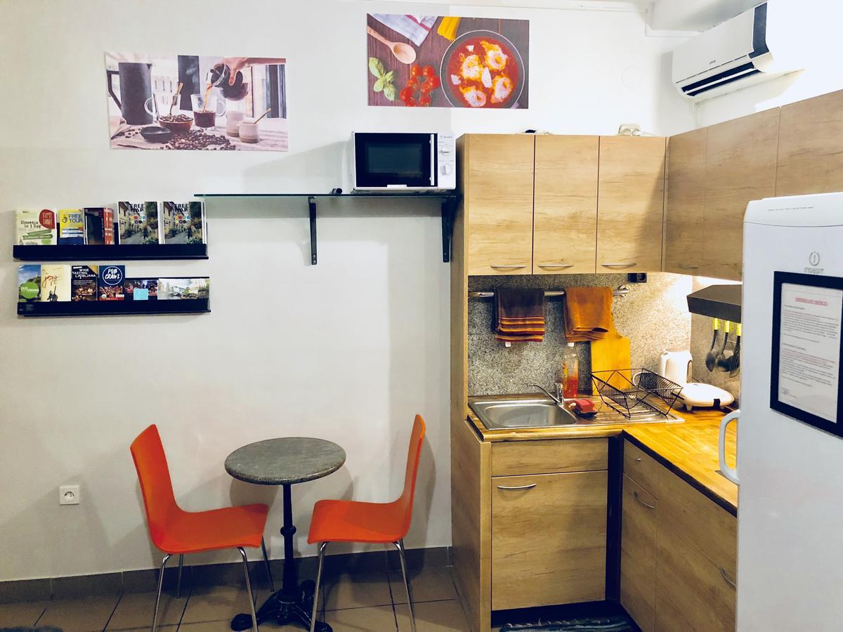 Aladin Hostel Ljubljana Buitenkant foto