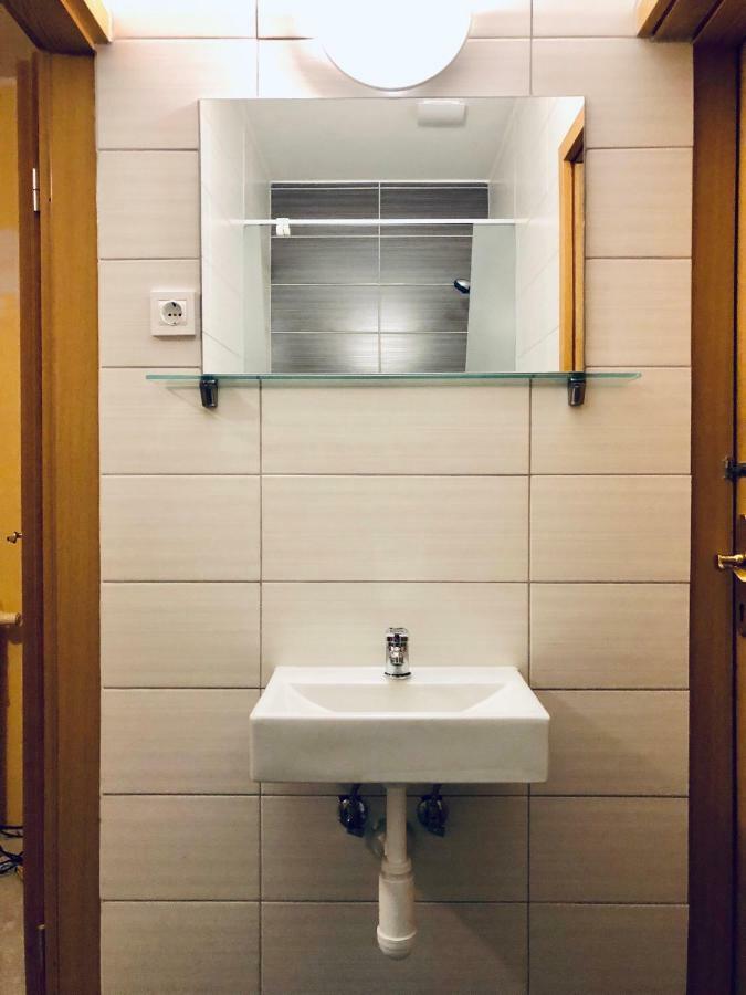 Aladin Hostel Ljubljana Buitenkant foto